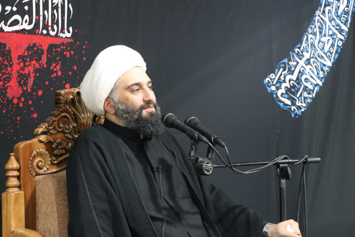 خون رهبر شهید، مردم را بیش از گذشته به خدا و امام زمان(عج) متوجه کرد