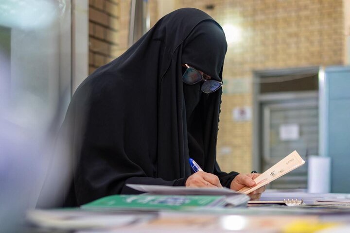 تقرير مصور/ تقديم خدمات ثقافية نسوية لزائرات الأربعين