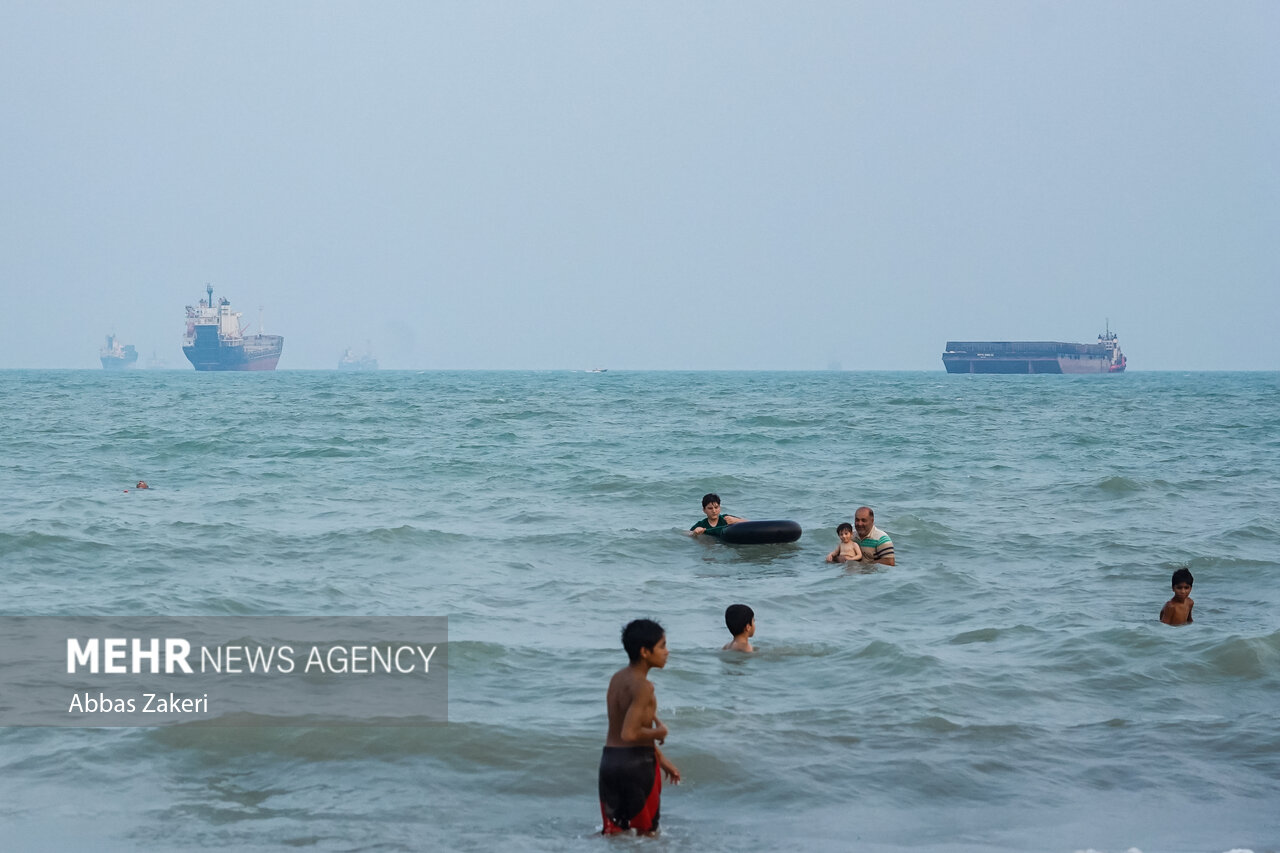 အီရန်၏ ထိန်းချုပ်မှုအောက်ရှိ ကမ္ဘာ့စွမ်းအင် သယ်ယူပို့ဆောင်ရေး၏ အဓိက ရေလမ်းကြောင်း ဖြစ်သည့် ဟော်မုဇ်ရေလက်ကြား ။ ။ Photos