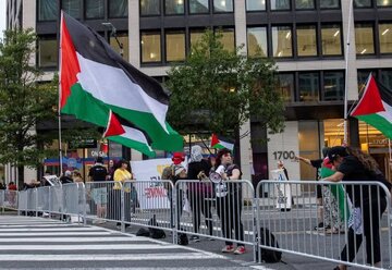 Pagtitipon ng mga tagasuporta ng Palestine sa harap ng White House bilang protesta sa paglalakbay ni Netanyahu