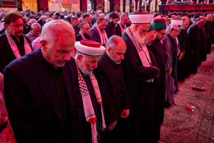 تقرير مصور/ وفود "نداء الأقصى" يشاركون في صلاة مشتركة في حضرة الإمام الحسين (ع)
