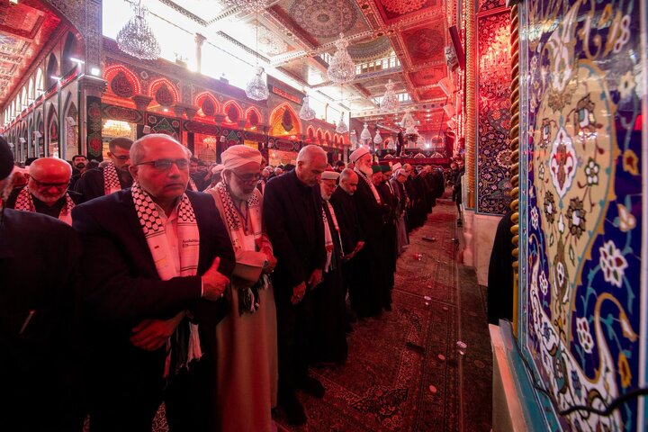 تقرير مصور/ وفود "نداء الأقصى" يشاركون في صلاة مشتركة في حضرة الإمام الحسين (ع)