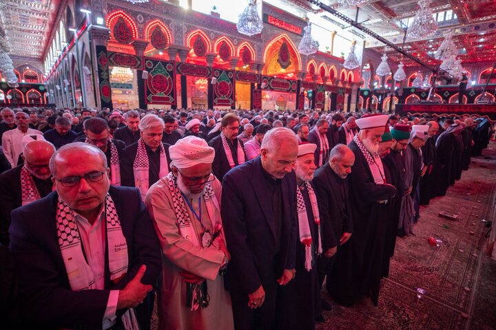 تقرير مصور/ وفود "نداء الأقصى" يشاركون في صلاة مشتركة في حضرة الإمام الحسين (ع)
