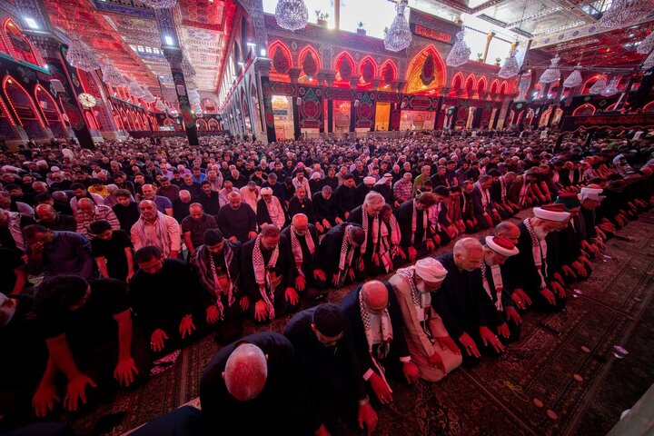 تقرير مصور/ وفود "نداء الأقصى" يشاركون في صلاة مشتركة في حضرة الإمام الحسين (ع)