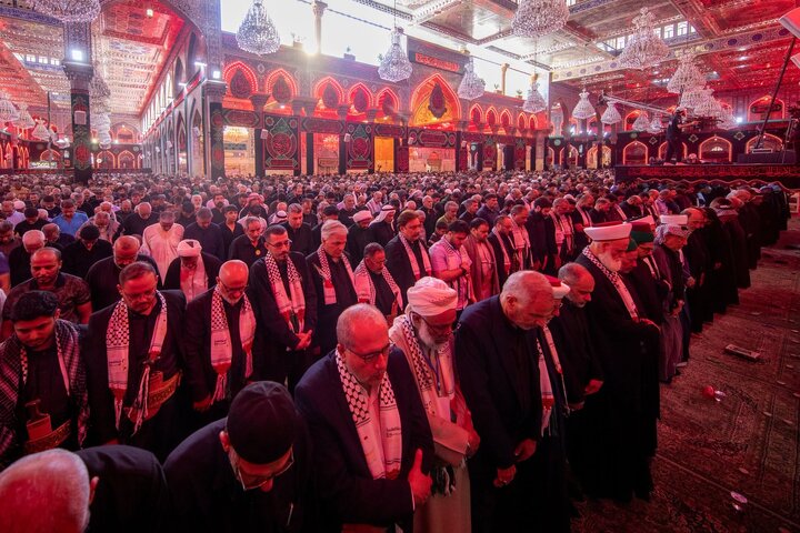 تقرير مصور/ وفود "نداء الأقصى" يشاركون في صلاة مشتركة في حضرة الإمام الحسين (ع)