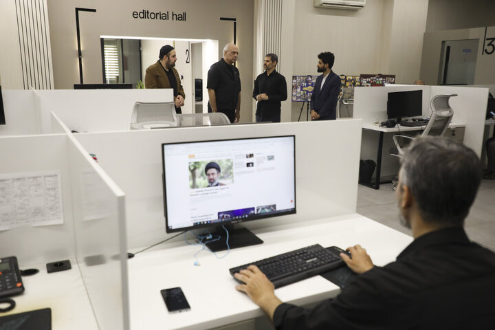 حضور بهمن‌ دان بازیگر سینما و تلویزیون در خبرگزاری ابنا