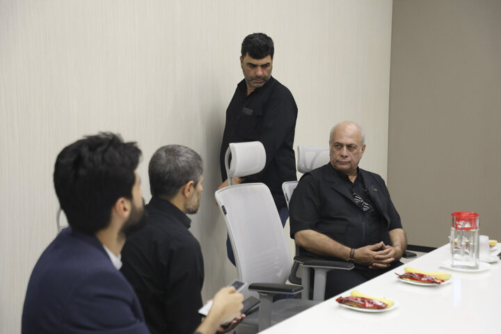 حضور بهمن‌ دان بازیگر سینما و تلویزیون در خبرگزاری ابنا
