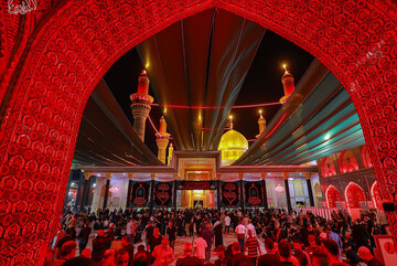 تجدید بیعت کاروان‌های اربعین با امام حسین(ع) در حرم کاظمین