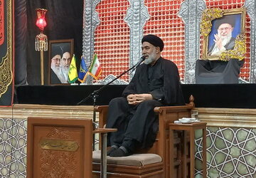 زیارت امام حسین(ع)، منشأ حیات معنوی جامعه اسلامی است