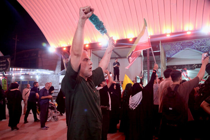 Photos: Clenched Fists of Arbaeen Pilgrims Against Global Arrogance