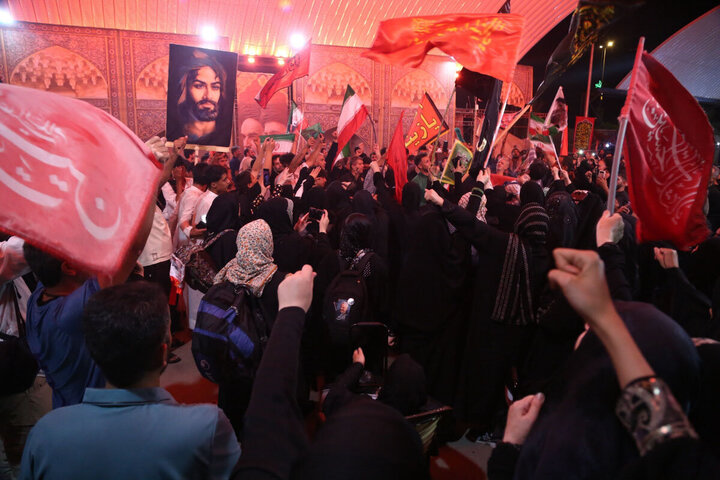 Photos: Clenched Fists of Arbaeen Pilgrims Against Global Arrogance