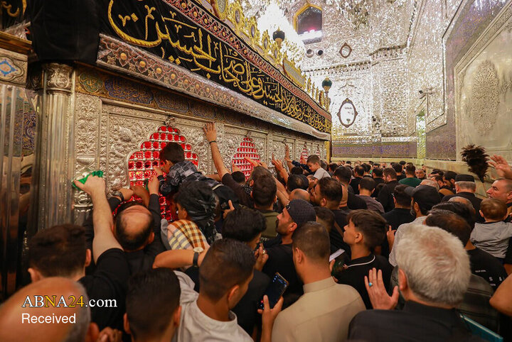 تجدید بیعت کاروان‌های اربعین با امام حسین(ع) در حرم کاظمین