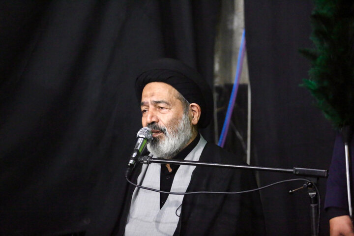 بازدید نماینده رهبر در سازمان حج و زیارت از موکب حرم بانوی کرامت