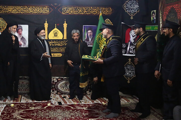بازدید نماینده رهبر در سازمان حج و زیارت از موکب حرم بانوی کرامت