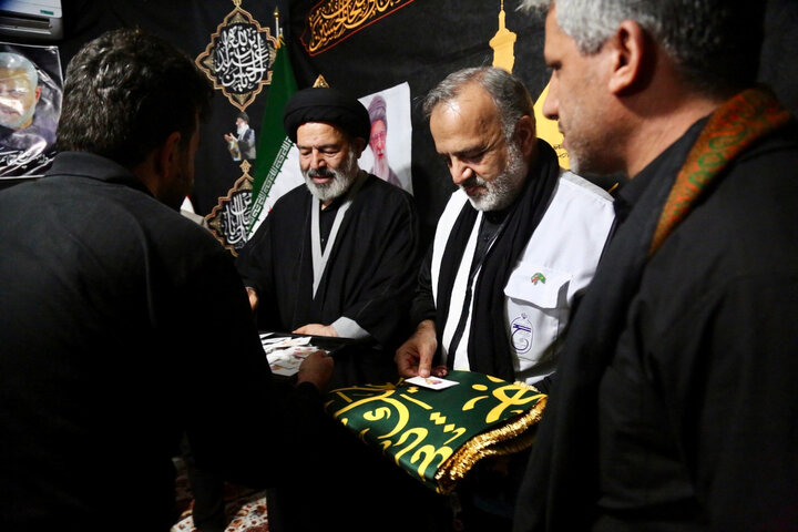 بازدید نماینده رهبر در سازمان حج و زیارت از موکب حرم بانوی کرامت