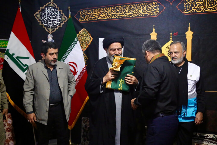 بازدید نماینده رهبر در سازمان حج و زیارت از موکب حرم بانوی کرامت