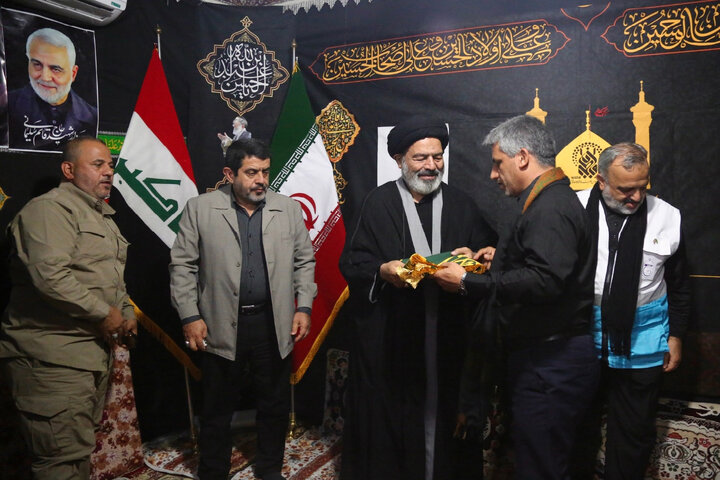 بازدید نماینده رهبر در سازمان حج و زیارت از موکب حرم بانوی کرامت