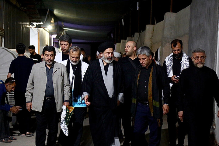بازدید نماینده رهبر در سازمان حج و زیارت از موکب حرم بانوی کرامت