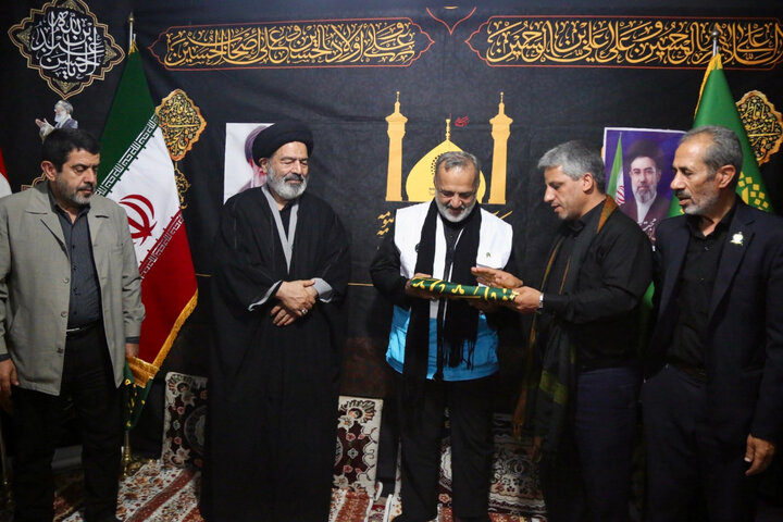 بازدید نماینده رهبر در سازمان حج و زیارت از موکب حرم بانوی کرامت