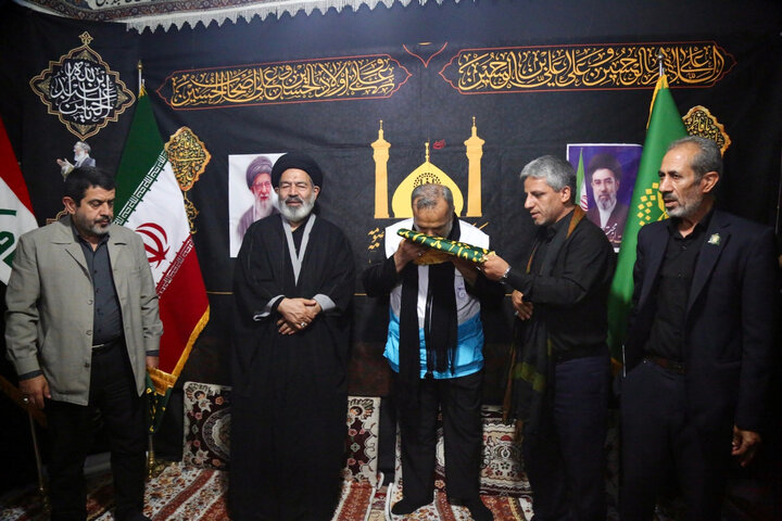 بازدید نماینده رهبر در سازمان حج و زیارت از موکب حرم بانوی کرامت