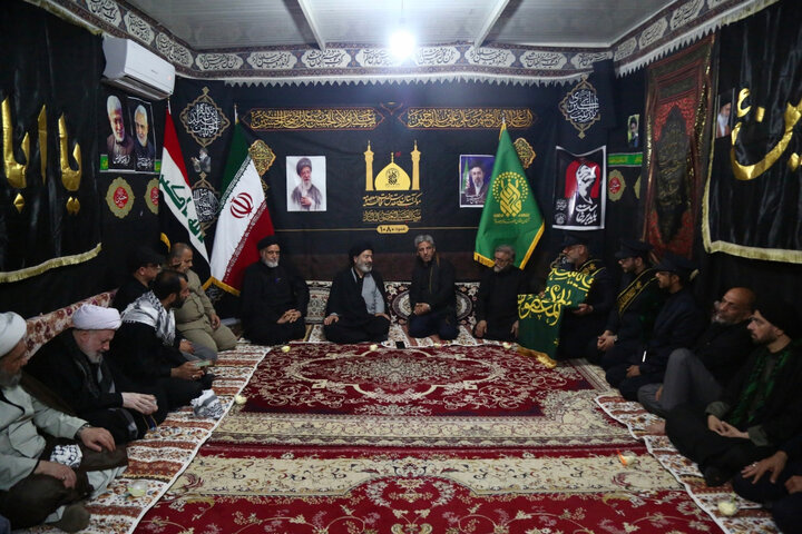 بازدید نماینده رهبر در سازمان حج و زیارت از موکب حرم بانوی کرامت