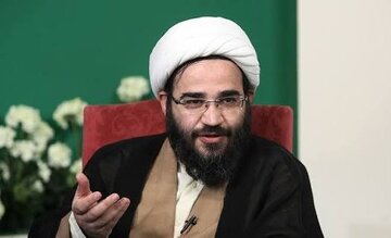 «مثلی لا یبایع مثله» و «یالثارات الحسین» دو شعار محوری اربعین ۱۴۰۵