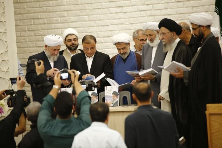 رونمایی از «ظهر آدینه»؛ ثبت میراث مکتوب نماز جمعه و تاریخ انقلاب در ۹ جلد
