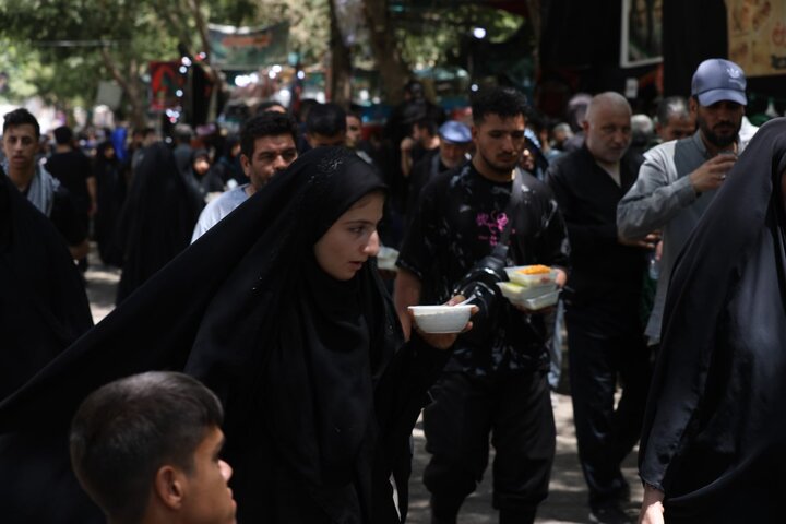 تقرير مصور/ عشرات الالاف من الزوار يدخلون كربلاء من كافة مداخلها لاحياء زيارة الاربعين