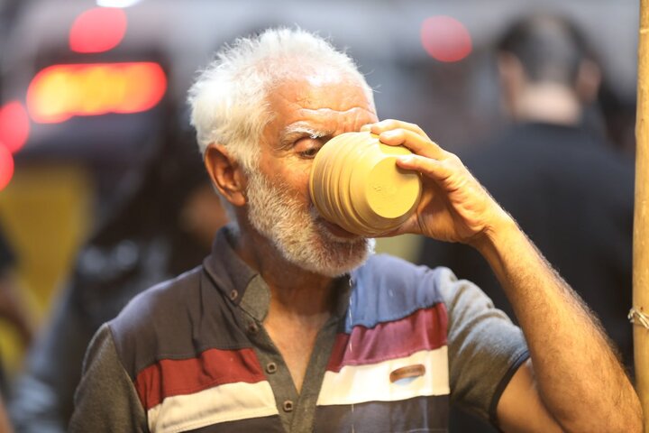 تقرير مصور/ عشرات الالاف من الزوار يدخلون كربلاء من كافة مداخلها لاحياء زيارة الاربعين
