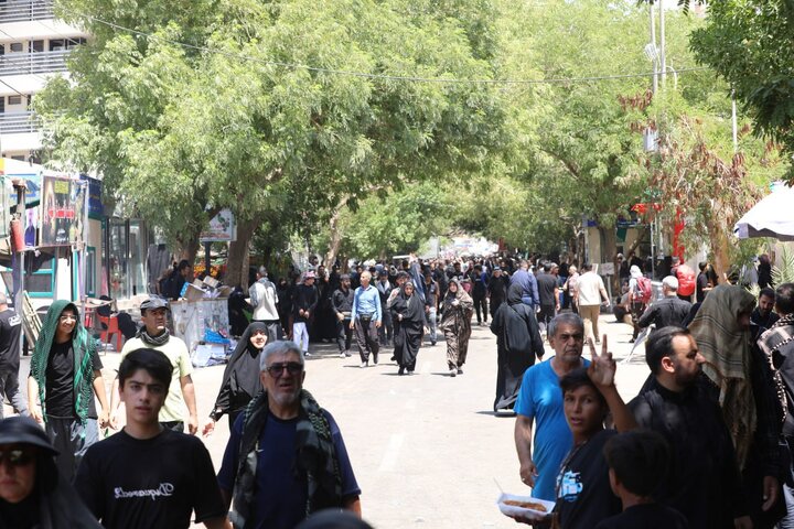تقرير مصور/ عشرات الالاف من الزوار يدخلون كربلاء من كافة مداخلها لاحياء زيارة الاربعين