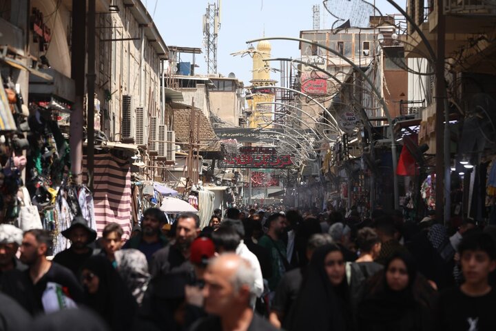 تقرير مصور/ عشرات الالاف من الزوار يدخلون كربلاء من كافة مداخلها لاحياء زيارة الاربعين