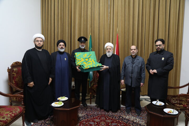 دیدار جمعی از خادمان آستان قدس رضوی با نایب‌رئیس مجلس اعلای اسلامی شیعیان لبنان + تصاویر