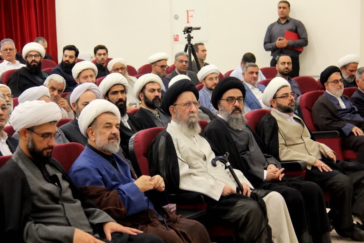 رونمایی از «ظهر آدینه»؛ ثبت میراث مکتوب نماز جمعه و تاریخ انقلاب در ۹ جلد