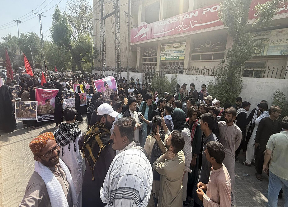 اعتراض زائران حسینی در حیدرآباد پاکستان به ممنوعیت سفر زمینی زیارت کربلا + تصاویر