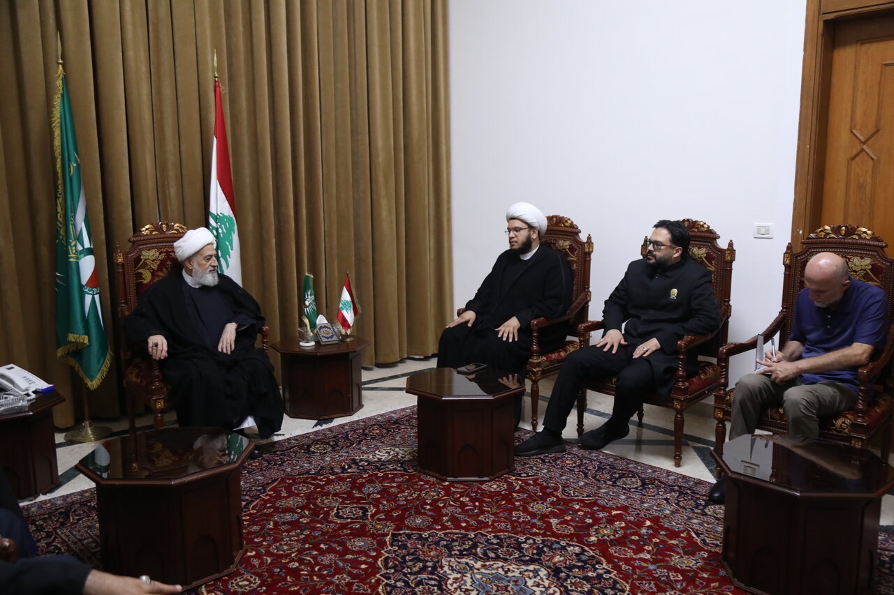 دیدار جمعی از خادمان آستان قدس رضوی با نایبرئیس مجلس اعلای اسلامی شیعیان لبنان + تصاویر