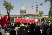 Libing ng Martir na si Majid Kazemi, isa sa mga piloto ng Iran sa digmaan laban sa Amerika, sa Dambana ni Shah Cheragh.