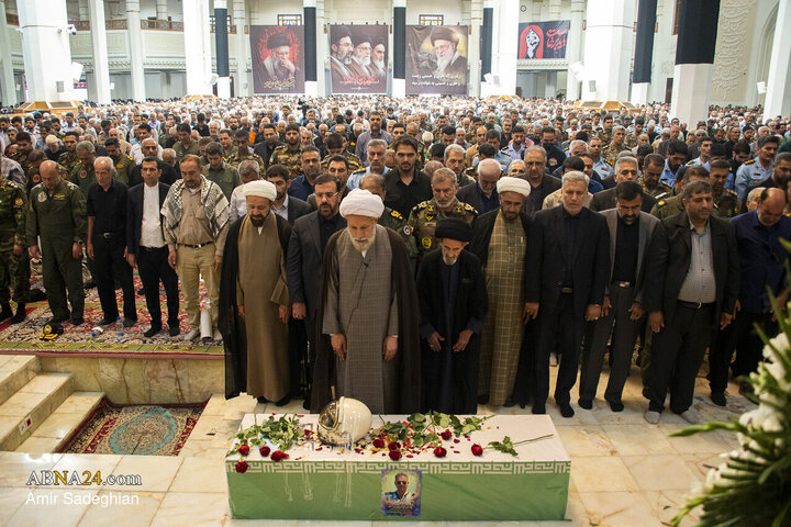 تشییع پیکر سرتیپ دوم خلبان شهید مجید کاظمی در حرم مطهر حضرت شاهچراغ (ع)