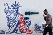 Galeri Foto: Pesan-pesan Anti-Amerika dan Anti-Zionis di Dinding-dinding Teheran