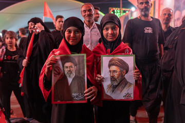 Galeri Foto: Peziarah Arbain Nyatakan Baiat pada Ayatullah Mujtaba di Rute Najaf-Karbala