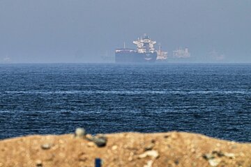 اصابت یک کشتی در سواحل عمان؛ نهاد دریایی انگلیس از خروج شناور از کنترل خبر داد