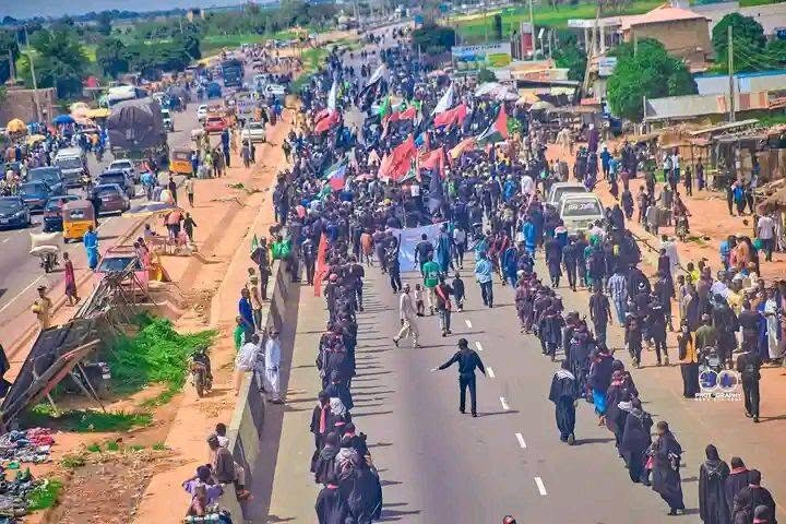 فيديو | شيعة نيجيريا يشاركون بمسيرة الأربعين في كانو