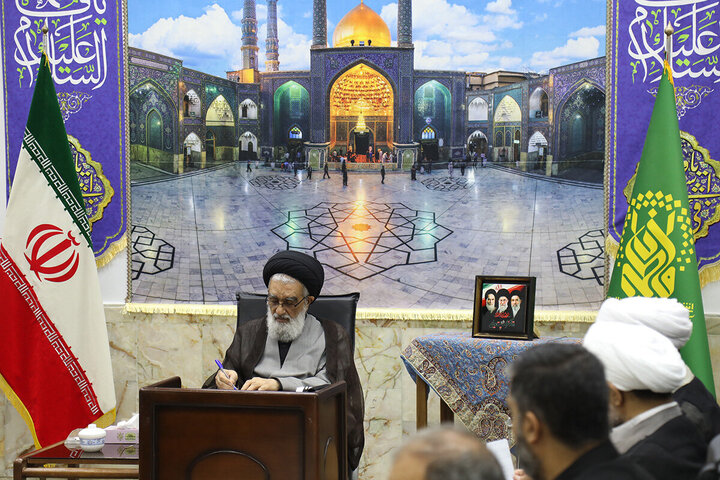 Photos: Honoring of Servants of Friday Prayers of Qom Province by Custodian of Hazrat Masoumeh Holy Shrine