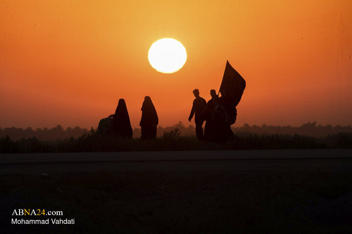 زائران اربعین حسینی در مسیر کربلای معلی