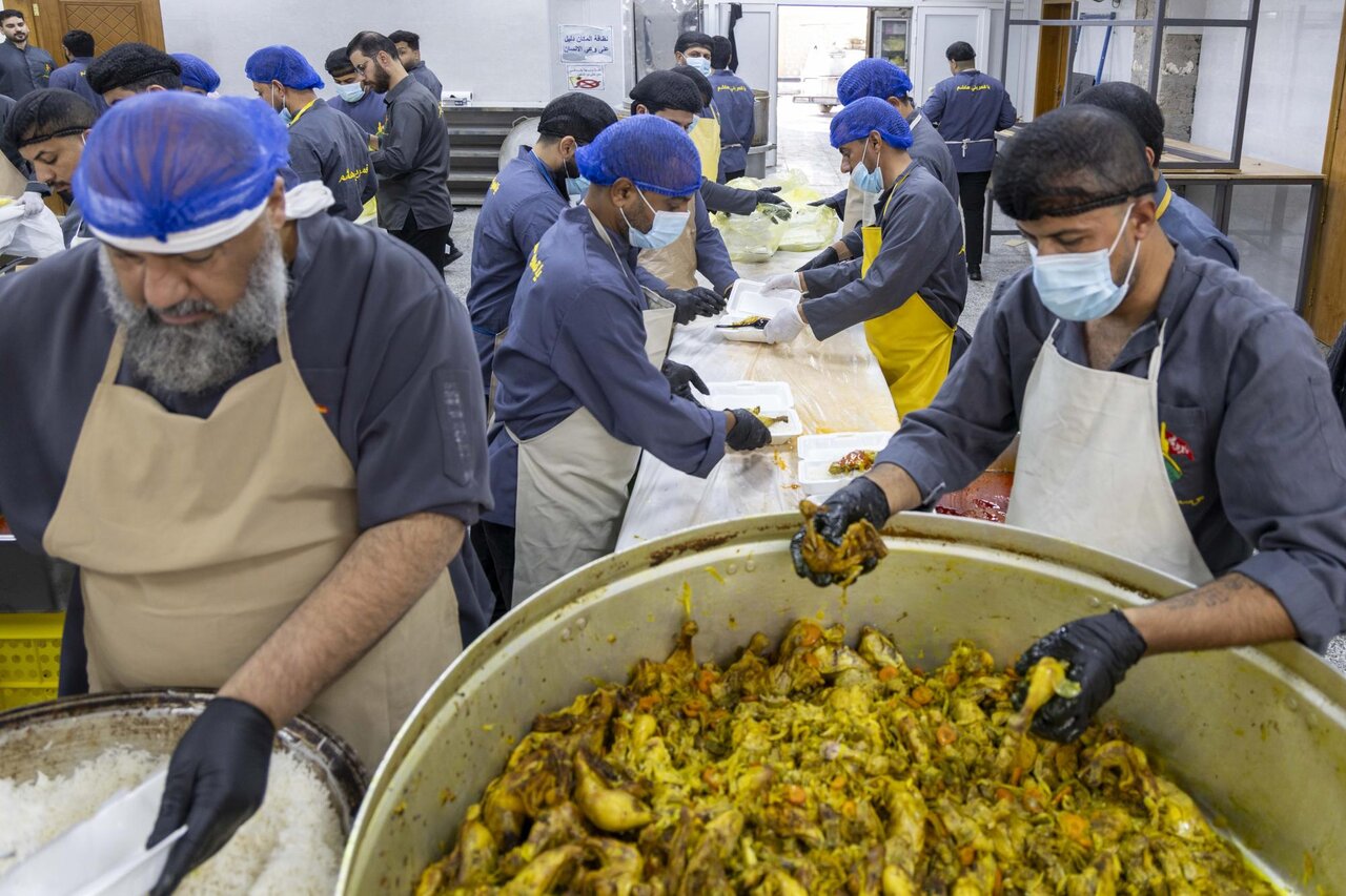 Aba Al-Fadl Al-Abbas Complex provides more than 60,000 meals daily for visitors of Arbaeen (+Photos)