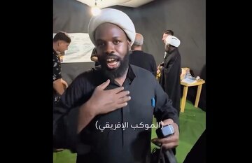 فيديو | موكب افريقي يخدم زوار الامام الحسين(ع) ويتحدث عن أجواء الأربعين بالعراق