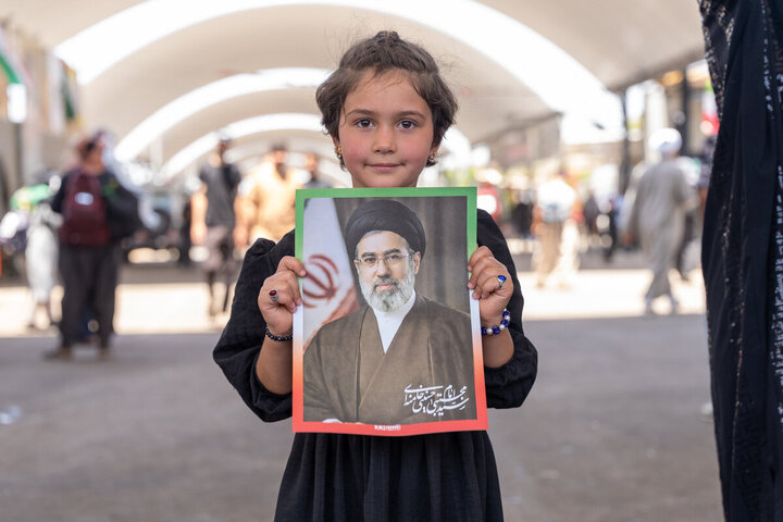 Photos: Devotion of Arbaeen Pilgrims, Servants to Third Leader of the Islamic Revolution