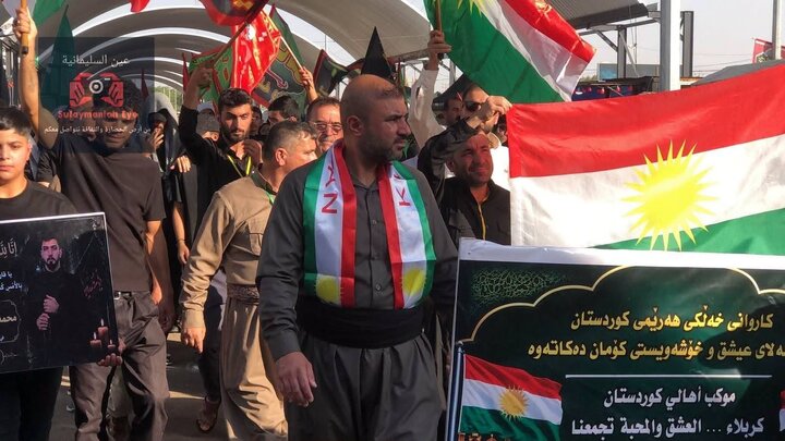 تقرير مصور/ تحت عنوان العشق والمحبة تجمعنا" موكب كردي يشارك بأربعينية الإمام الحسين(ع)