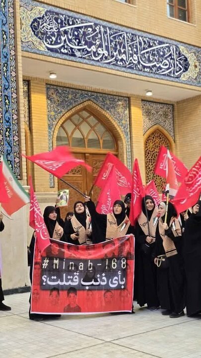 تقرير مصور/ قوافل المطالبة بثأر الإمام الشهيد تدخل مسيرة الأربعين بالرايات الحمراء قادمة من النجف الأشرف