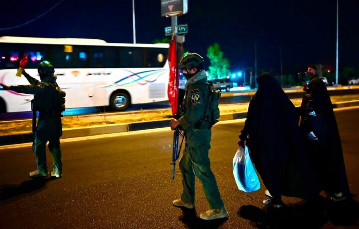 تقرير مصور/ حضور الحشد الشعبي لتعزيز الأمن لطريق النجف – كربلاء خلال زيارة الأربعين