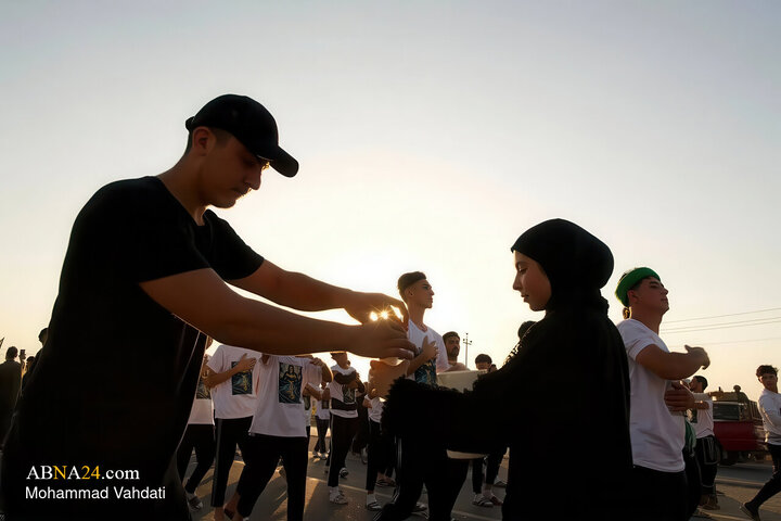 گام‌های عاشقی زائران در مسیر کربلا